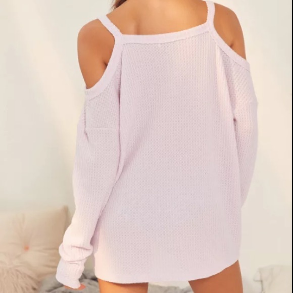 CLEARANCE✨ Out From Under Light Pink Cold Shoulder Thermal - Picture 3 of 7